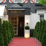 Parkhaus Hugel Hotel