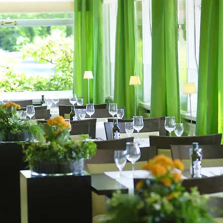 Parkhaus Huegel Hotell