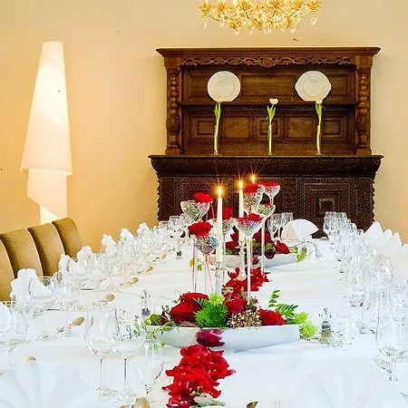 Parkhaus Huegel אסן