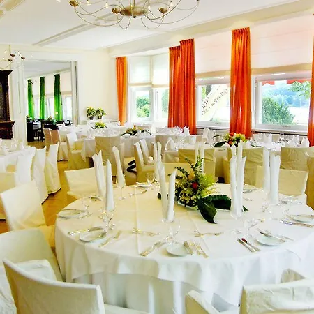 מלון Parkhaus Huegel