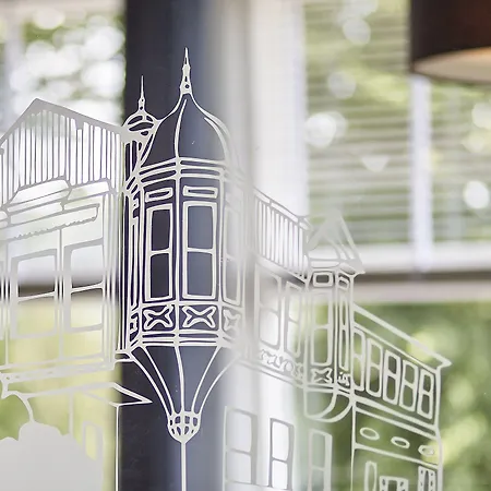 מלון Parkhaus Huegel