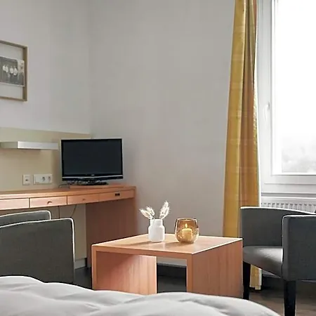 Hotel Parkhaus Huegel 3*
