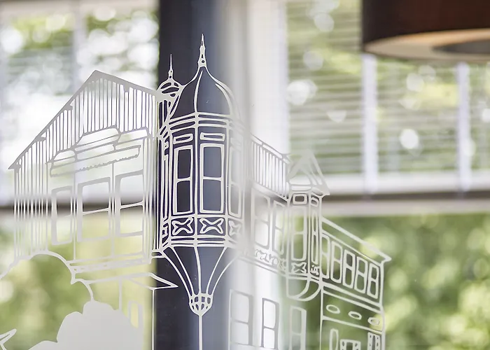 Отель Parkhaus Huegel